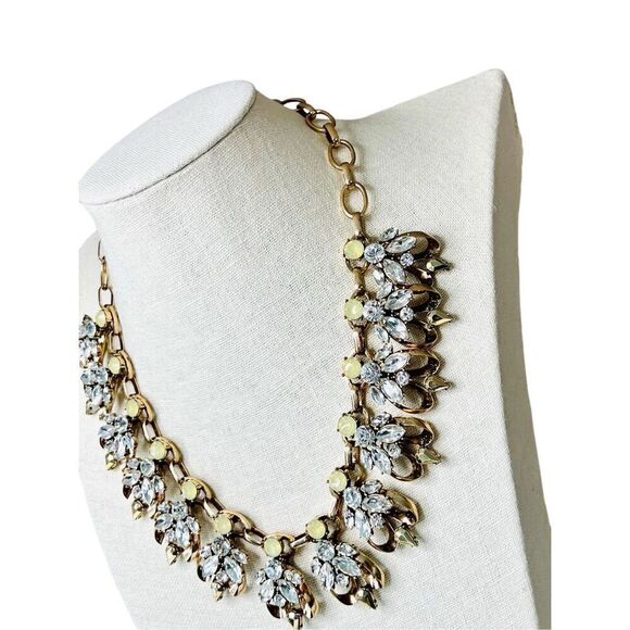 Gorgeous Gold Rhinestone Crystal Cluster Bee Statement Padgent Wedding Necklace - Picture 4 of 9